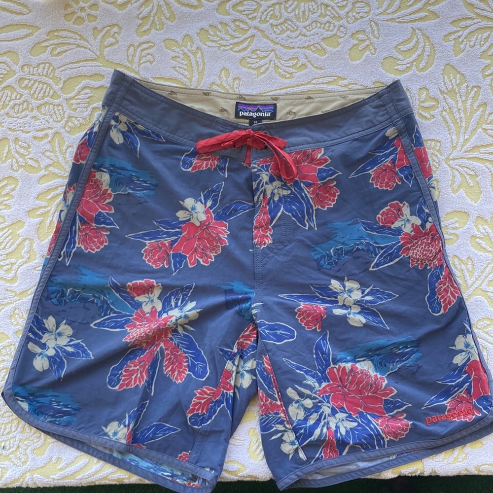 Patagonia mens board shorts size 30
